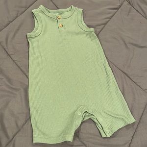 NWOT adorable romper. 12 month. Ribbed
